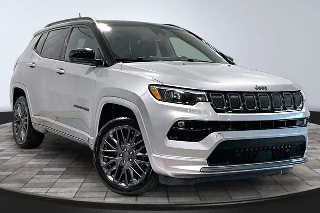 Silver 2022 Jeep Compass Limited for sale in Roanoke, IN