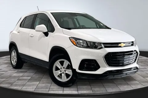 White 2021 Chevrolet Trax LS for sale in Roanoke, IN
