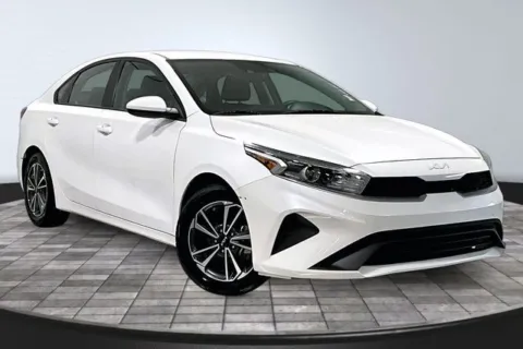 White 2024 Kia Forte LXS for sale in Roanoke, IN