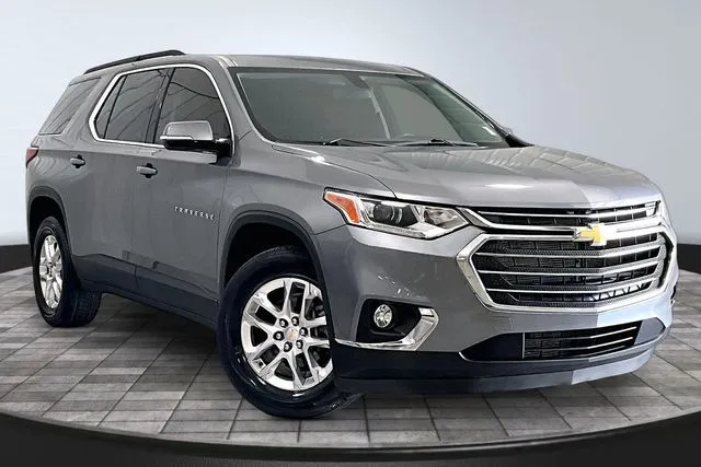 Gray 2020 Chevrolet Traverse LT for sale in Roanoke, IN