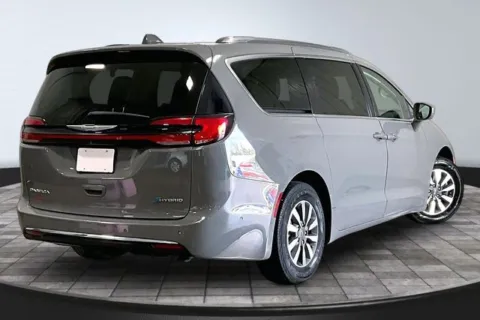 More photos of 2021 Chrysler Pacifica Hybrid Touring L at Southwest Auto Sales, IN