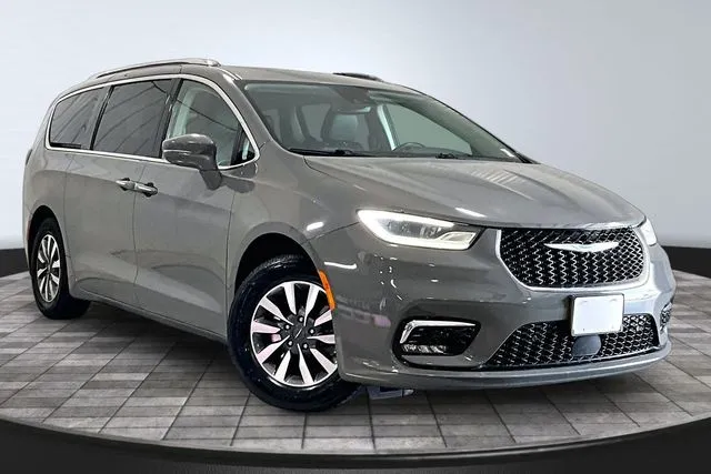 Gray 2021 Chrysler Pacifica Hybrid Touring L for sale in Roanoke, IN