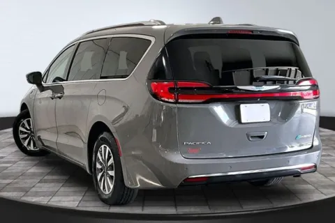 More photos of 2021 Chrysler Pacifica Hybrid Touring L at Southwest Auto Sales, IN