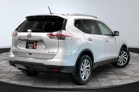 More photos of 2015 Nissan Rogue SL at Southwest Auto Sales, IN
