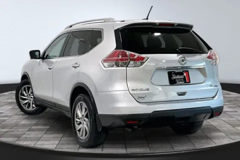 More photos of 2015 Nissan Rogue SL at Southwest Auto Sales, IN