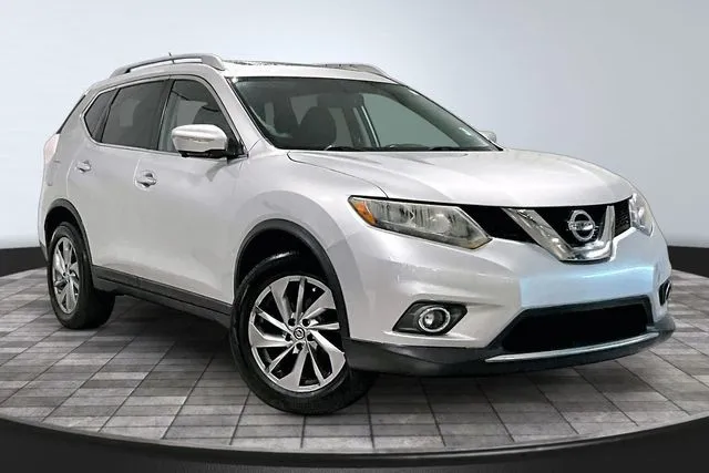 Silver 2015 Nissan Rogue SL for sale in Roanoke, IN