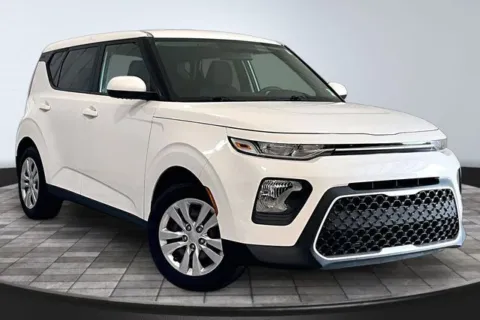 White 2022 Kia Soul LX for sale in Roanoke, IN