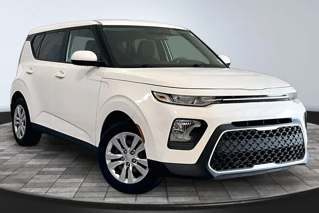 White 2022 Kia Soul LX for sale in Roanoke, IN
