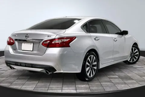 More photos of 2017 Nissan Altima 2.5 SV at Southwest Auto Sales, IN