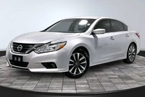 Another view of 2017 Nissan Altima 2.5 SV for sale in Roanoke, IN at Southwest Auto Sales