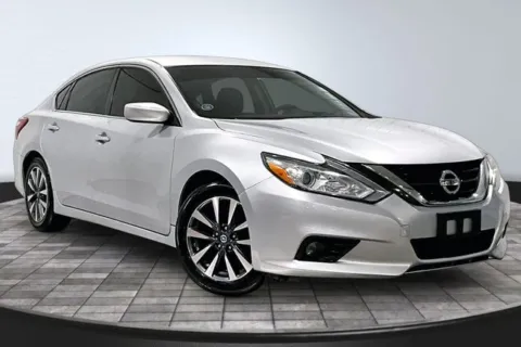 Silver 2017 Nissan Altima 2.5 SV for sale in Roanoke, IN
