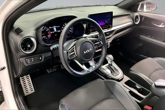 2023 Kia Forte GT-Line - Photo 17