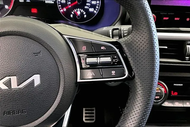2023 Kia Forte GT-Line - Photo 12