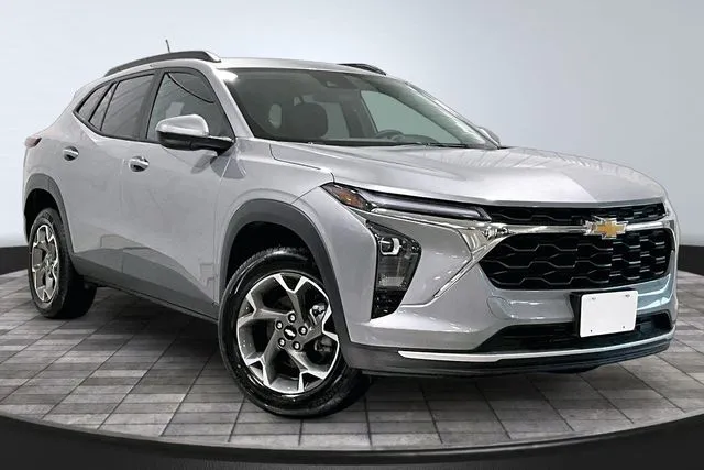 Gray 2024 Chevrolet Trax LT for sale in Roanoke, IN