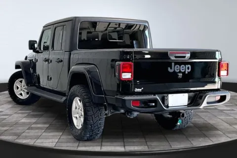 More photos of 2020 Jeep Gladiator Sport at Southwest Auto Sales, IN