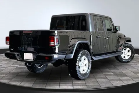 More photos of 2020 Jeep Gladiator Sport at Southwest Auto Sales, IN