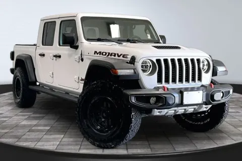 White 2021 Jeep Gladiator Mojave for sale in Roanoke, IN