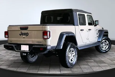 More photos of 2020 Jeep Gladiator Sport at Southwest Auto Sales, IN