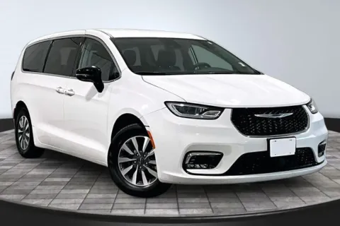 White 2024 Chrysler Pacifica Hybrid Select for sale in Roanoke, IN