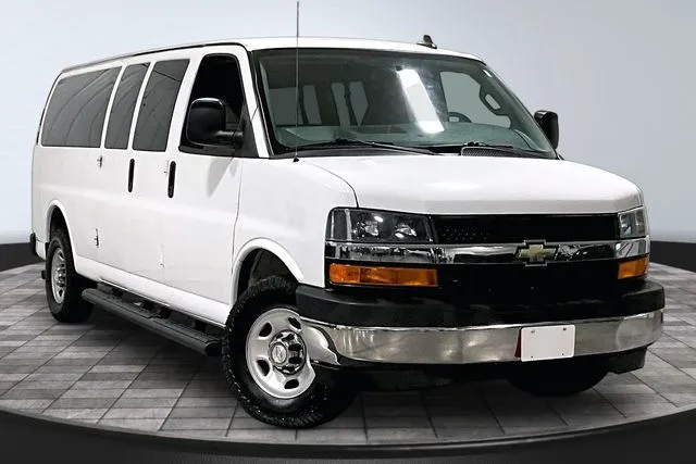 White 2017 Chevrolet Express 3500 LT for sale in Roanoke, IN