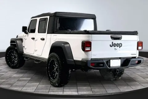 More photos of 2020 Jeep Gladiator Sport at Southwest Auto Sales, IN