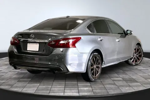 More photos of 2018 Nissan Altima 2.5 SL at Southwest Auto Sales, IN