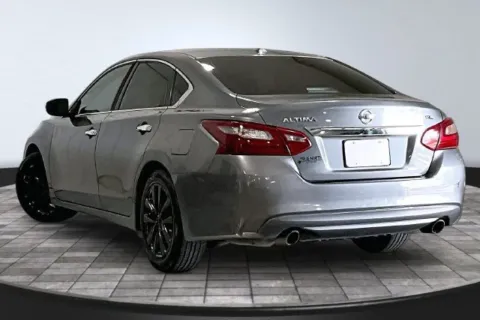 More photos of 2018 Nissan Altima 2.5 SL at Southwest Auto Sales, IN
