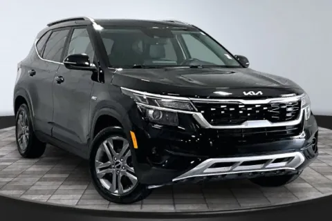 Black 2023 Kia Seltos S for sale in Roanoke, IN