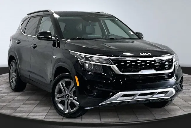 Black 2023 Kia Seltos S for sale in Roanoke, IN