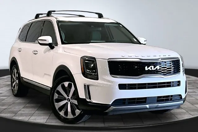 White 2022 Kia Telluride S for sale in Roanoke, IN