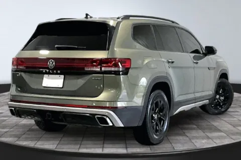 More photos of 2024 Volkswagen Atlas 2.0T Peak Edition SEL at Southwest Auto Sales, IN