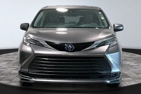Photos of 2022 Toyota Sienna LE for sale in Roanoke, IN at Southwest Auto Sales