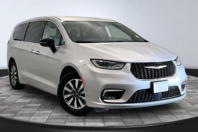 2024 Chrysler Pacifica PHEV
