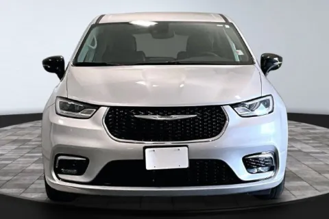 Photos of 2024 Chrysler Pacifica Hybrid Select for sale in Roanoke, IN at Southwest Auto Sales