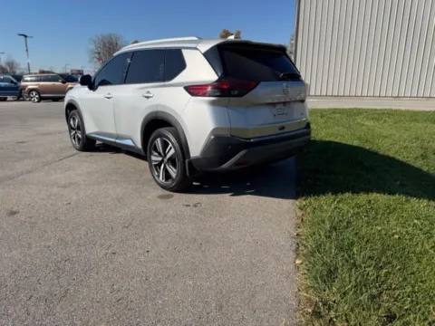 More photos of 2021 Nissan Rogue SL at Southwest Auto Sales, IN