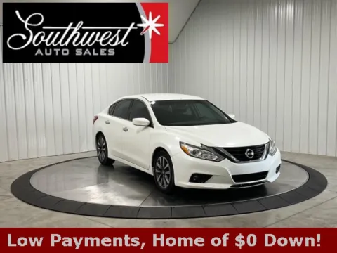 White 2017 Nissan Altima 2.5 SV for sale in Roanoke, IN