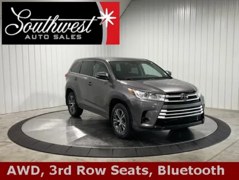 Gray 2018 Toyota Highlander LE for sale in Roanoke, IN