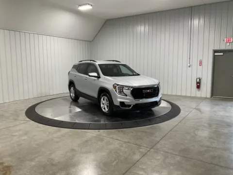 Photos of 2022 GMC Terrain SLE for sale in Roanoke, IN at Southwest Auto Sales