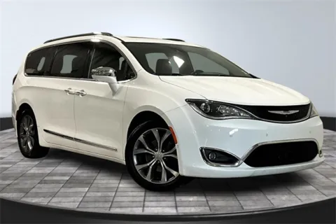 White 2017 Chrysler Pacifica Limited for sale in Roanoke, IN