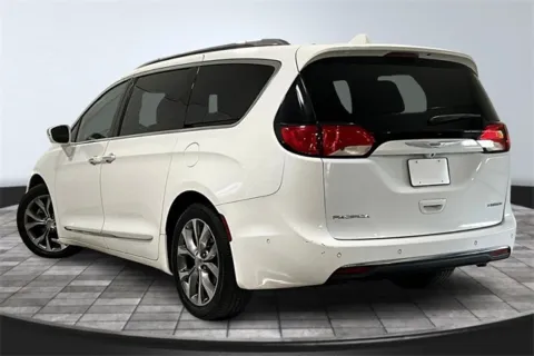 More photos of 2017 Chrysler Pacifica Limited at Southwest Auto Sales, IN