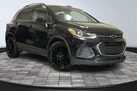 Black 2021 Chevrolet Trax LT for sale in Roanoke, IN
