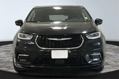 Photos of 2023 Chrysler Pacifica Touring L for sale in Roanoke, IN at Southwest Auto Sales
