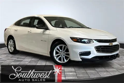 White 2018 Chevrolet Malibu LT for sale in Roanoke, IN
