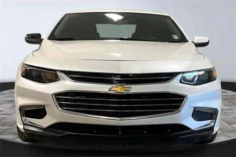 Photos of 2018 Chevrolet Malibu LT for sale in Roanoke, IN at Southwest Auto Sales