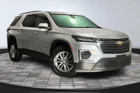 Silver 2022 Chevrolet Traverse LT for sale in Roanoke, IN