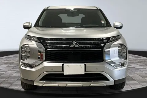 Photos of 2023 Mitsubishi Outlander PHEV SE for sale in Roanoke, IN at Southwest Auto Sales