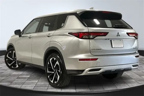 More photos of 2023 Mitsubishi Outlander PHEV at Southwest Auto Sales, IN