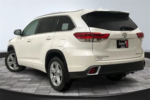 More photos of 2017 Toyota Highlander Limited at Southwest Auto Sales, IN