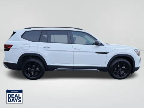 More photos of 2025 Volkswagen Atlas 2.0T Peak Edition at Auburn Volkswagen, WA