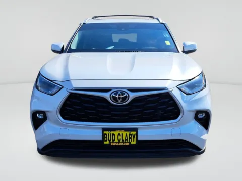 Photos of 2022 Toyota Highlander XLE for sale in Auburn, WA at Auburn Volkswagen
